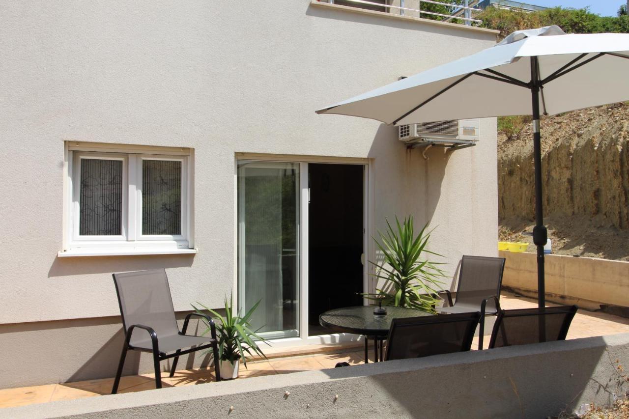 Macadamia Apartment With Garage Parking Split Exterior photo