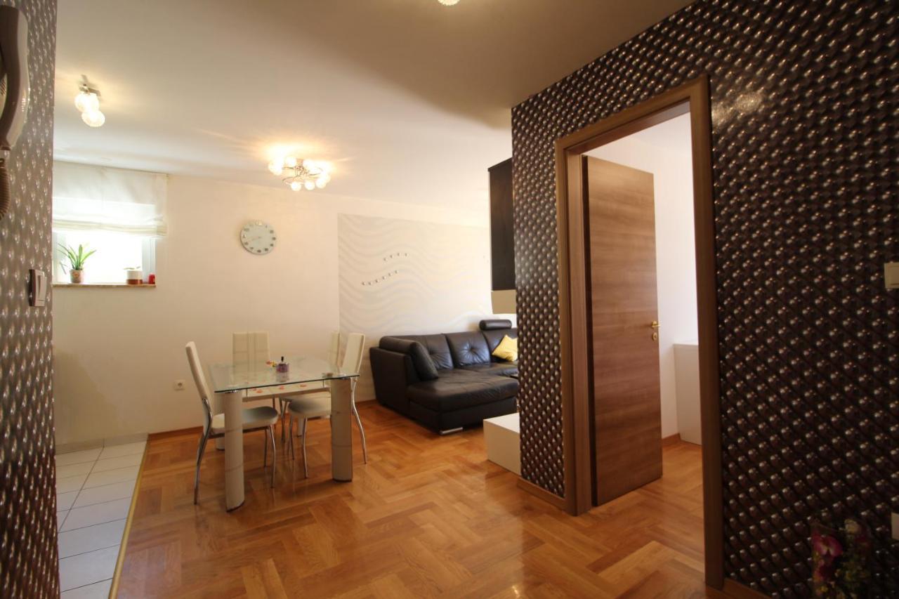 Macadamia Apartment With Garage Parking Split Exterior photo